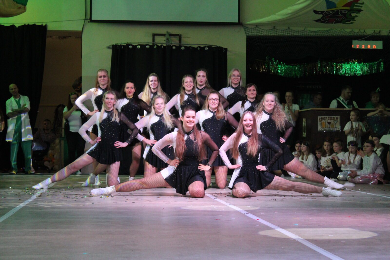 Der Ecc Die Funkengarde Gruppenbild